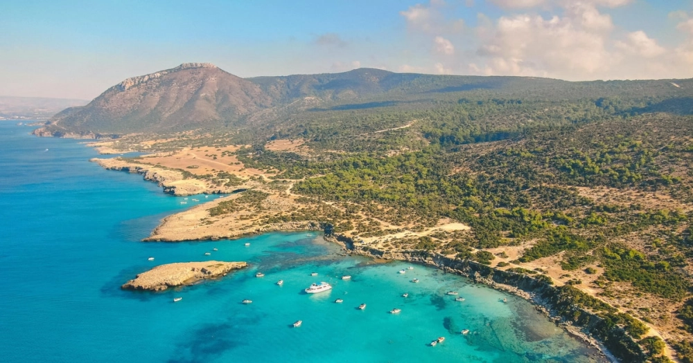 Private Yacht vs Boat Tour – What’s Better?