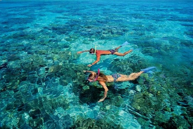 A must-visit stop with crystal-clear turquoise water, perfect for swimming, snorkeling, and relaxing in paradise.